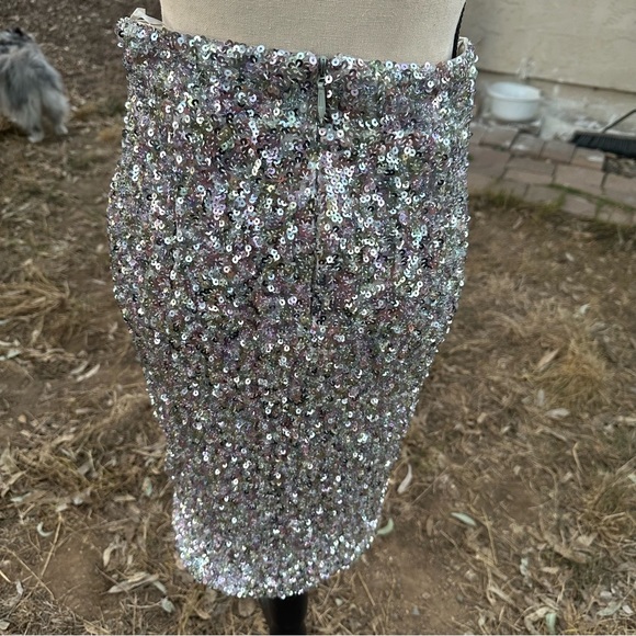 Aakaa Silver Pencil Skirt for Cocktail Night Out - Picture 5 of 6